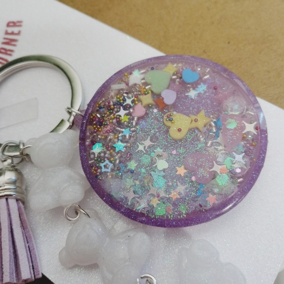 Liquid waterfall resin shaker keychain with gummy bear dangle charms - Picture 11 of 11